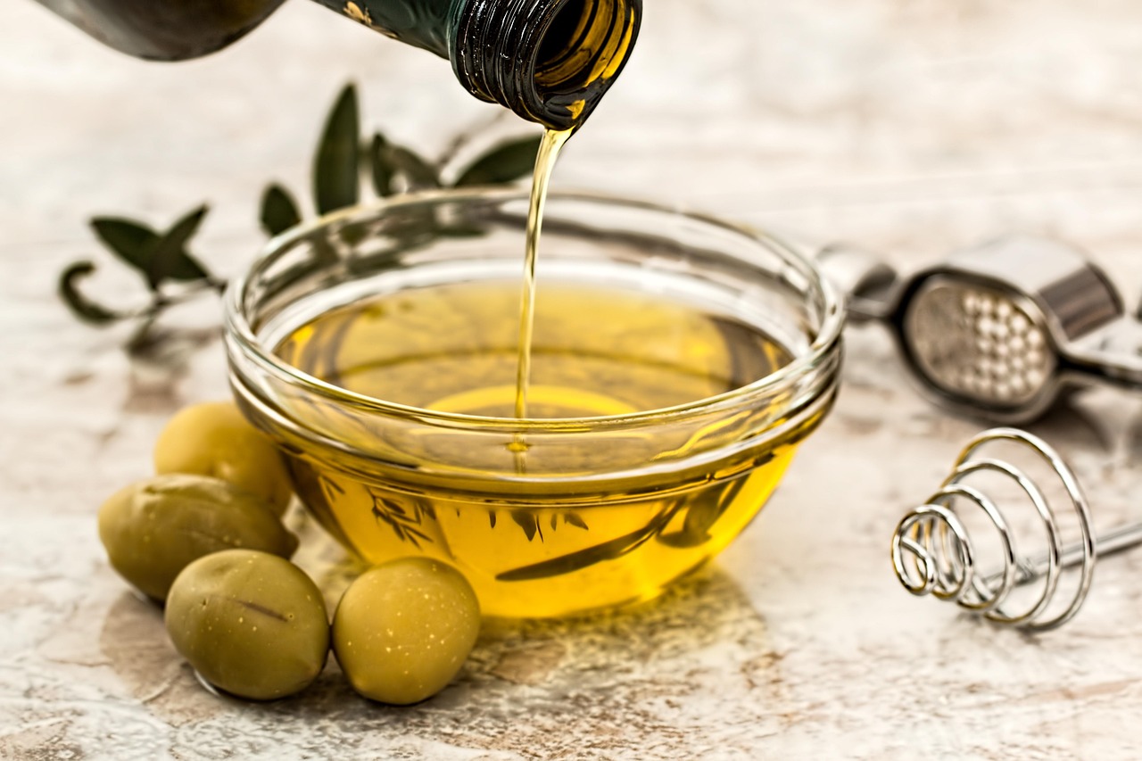 stevepb-olive-oil-968657_1280